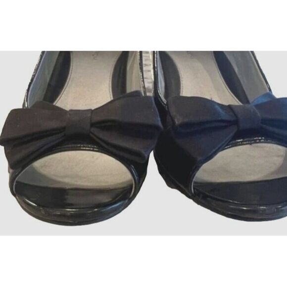 Nordstrom Children's Size 2.5 Black Patent Leather Peep Toe Wedge Shoes With Bow - Picture 7 of 7